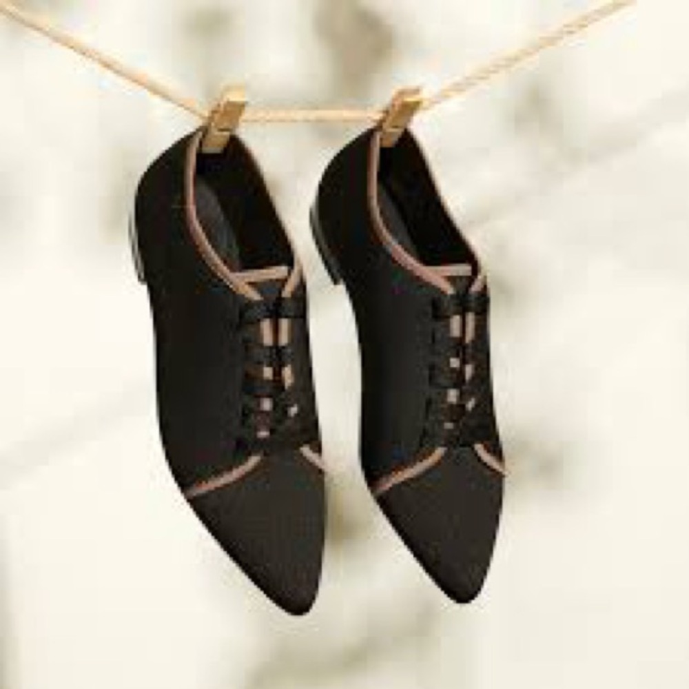 Vivaia Sz 7-7.5 (38.5) Grace Black and Tan Flat Pointed Toe Lace-Up Shoes